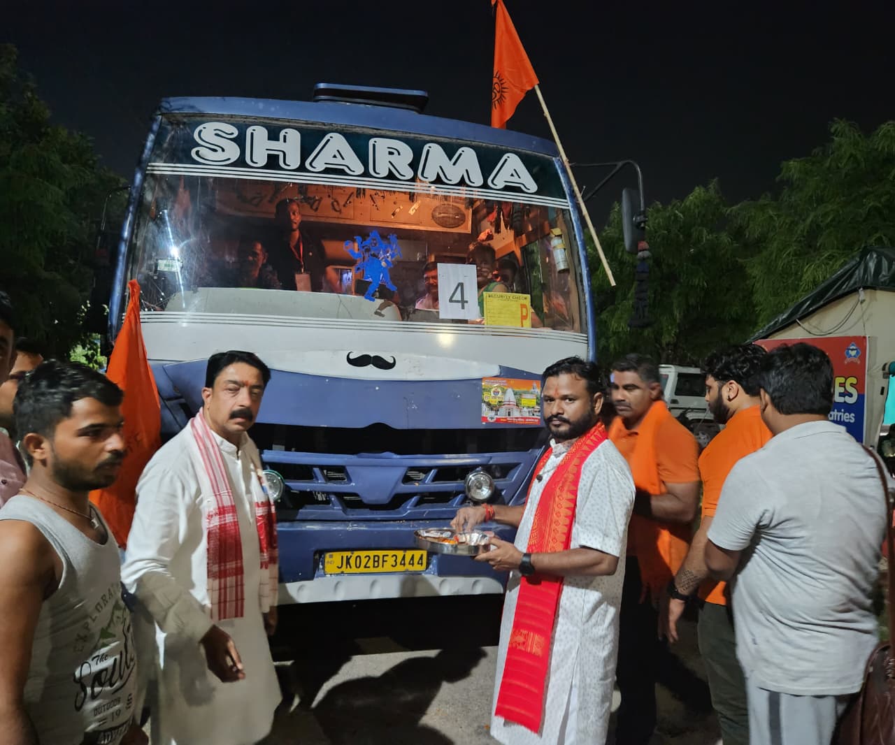 यात्रा बस प्रस्थान पूजा